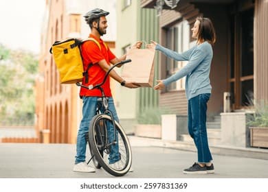Grâce à nos propres livreurs partenaires.